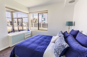 Serene Marinafront 3BR Retreat - Hotel Accommodation 1