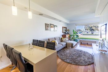 Serene Marinafront 3BR Retreat - Hotel Accommodation 6