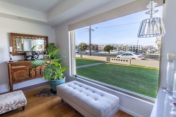 Serene Marinafront 3BR Retreat - Hotel Accommodation 2