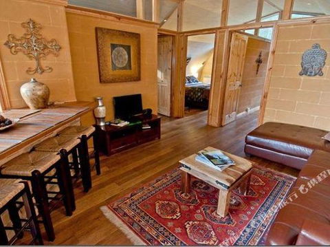 Bruny Island Accommodation 43 Degrees Beachside Studio Spa Apartments (1) - Hotel Accommodation 2