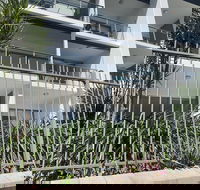 Magnetic Blue Waterfront Apartments - Hotel Accommodation