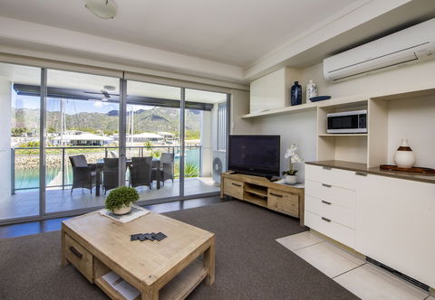 Magnetic Blue Waterfront Apartments - Hotel Accommodation 6