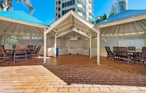 Absolute Beachfront With Views 2BR Apt - Hotel Accommodation 0
