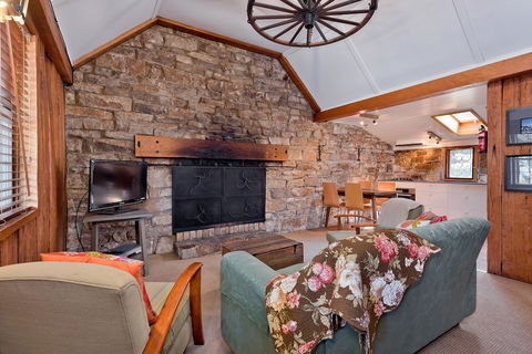Crackenback Cottage 1884 - Hotel Accommodation 3