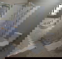 Queen Room With Airport Transfers Or Car Rental - Hotel Accommodation