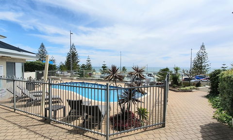 Scarborough Beach Front Resort Shell 13 - Hotel Accommodation 1