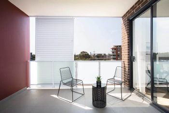 Designer Executive Apartment + Parking Near Train - Hotel Accommodation 3