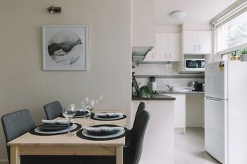 Cosy Melbourne Apartment Close To CBD - Hotel Accommodation 2