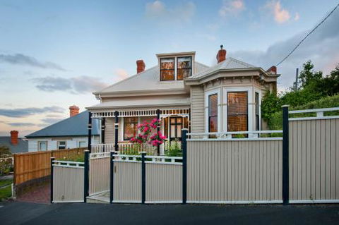 Library House - Hotel Accommodation 2