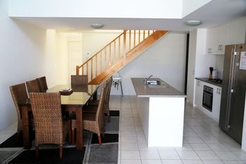 Waters Edge - Hotel Accommodation 3