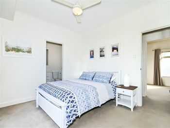 Modern Seaside Sanctuary - Hotel Accommodation 1
