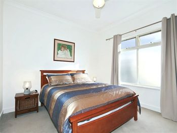 Modern Seaside Sanctuary - Hotel Accommodation 4