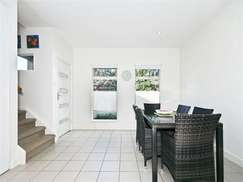 Modern Seaside Sanctuary - Hotel Accommodation 3