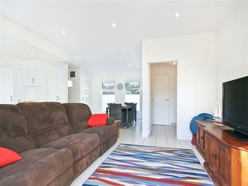 Modern Seaside Sanctuary - Hotel Accommodation 2