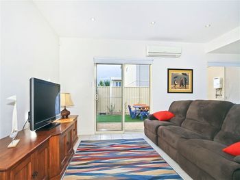 Modern Seaside Sanctuary - Hotel Accommodation 6