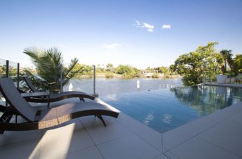Gold Coast Luxury Waterfront House - Hotel Accommodation 4