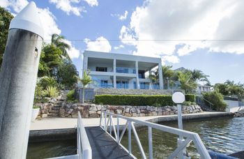 Gold Coast Luxury Waterfront House - Hotel Accommodation 6