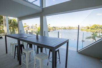Gold Coast Luxury Waterfront House - Hotel Accommodation 1
