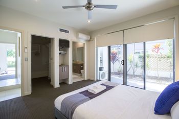 Gold Coast Luxury Waterfront House - Hotel Accommodation 3