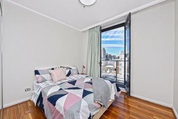 Deluxe Sydney Central Penthouse With Pool & Gym - Hotel Accommodation 6
