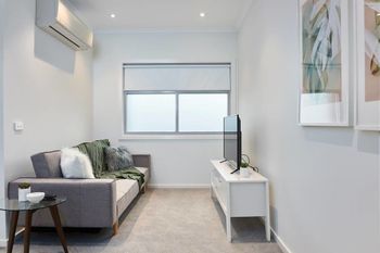Open & Flowy 1 Bedroom Apartment In Chadstone - Hotel Accommodation 0