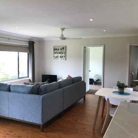 WAVES At MOLLYMOOK - Hotel Accommodation 2