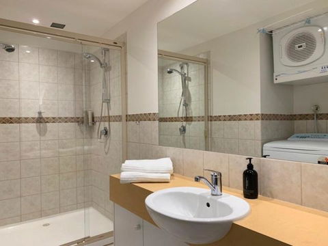 Reindeer 6 - Hotel Accommodation 2