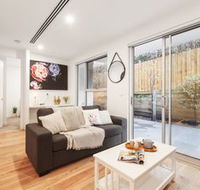 Iris Apartments by Ready Set Host - Hotel Accommodation