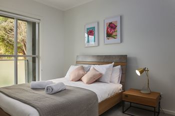 Bright & Updated 1 Bedroom Apartment - Hotel Accommodation 5