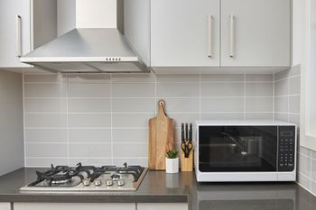Bright & Updated 1 Bedroom Apartment - Hotel Accommodation 6