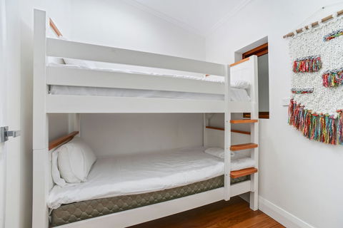 HomeHotel LuxuryHome 500m Crows Nest Shops - Hotel Accommodation 3