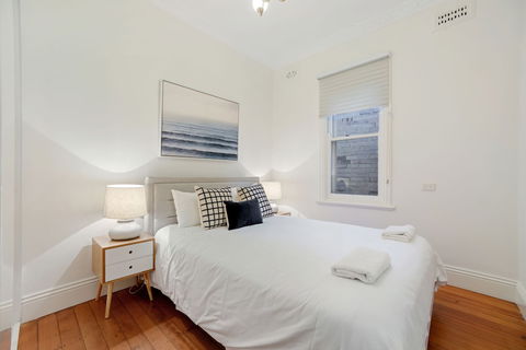 HomeHotel LuxuryHome 500m Crows Nest Shops - Hotel Accommodation 5
