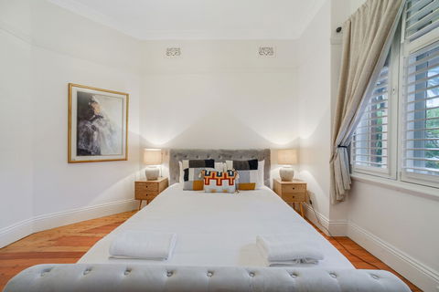 HomeHotel LuxuryHome 500m Crows Nest Shops - Hotel Accommodation 6