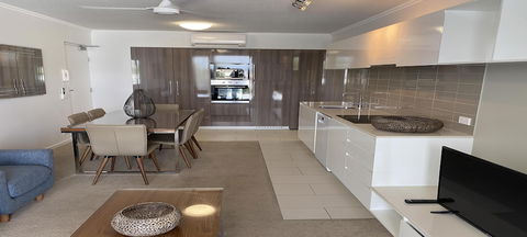 Airtrip Apartments On Carlyle St. Mackay - Hotel Accommodation 3