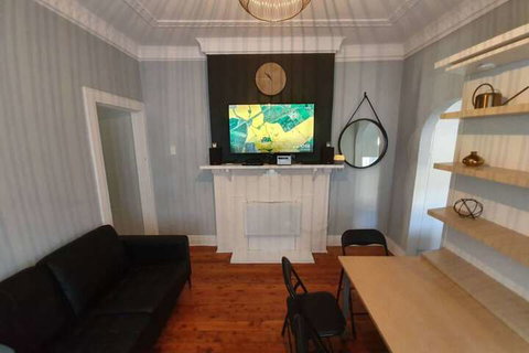 Incredible Location 2 Bedroom Bondi Beach Apartment - Hotel Accommodation 5