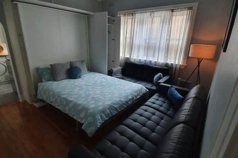 Incredible Location 2 Bedroom Bondi Beach Apartment - Hotel Accommodation 6