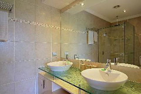 A PERFECT STAY 3 James Cook Apartments - Hotel Accommodation 1