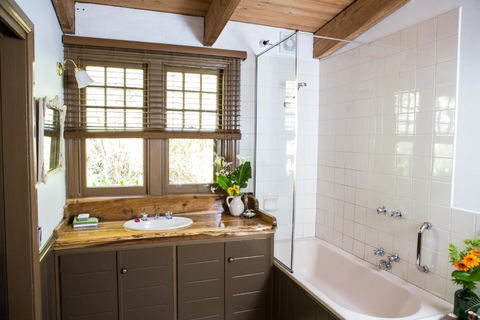 Buttercup Hill - Hotel Accommodation 4