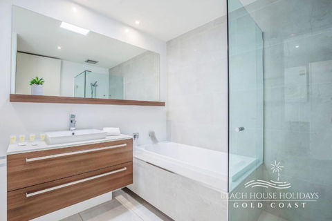 Absolute Beachfront Holiday House - Hotel Accommodation 3