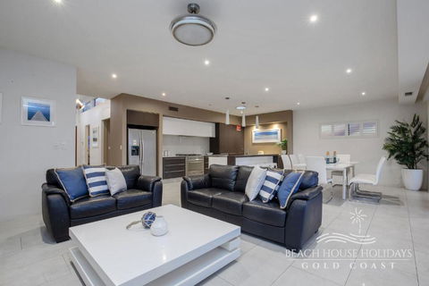 Absolute Beachfront Holiday House - Hotel Accommodation 6