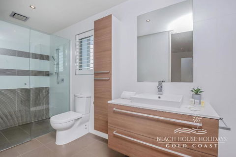 Absolute Beachfront Holiday House - Hotel Accommodation 2