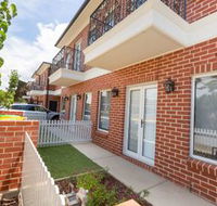 Brand New Townhouse - Hotel Accommodation