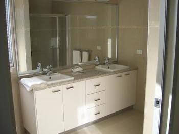 Harbour Views - Hotel Accommodation 1