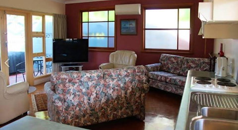 Anchlia Waterfront Cottage - Hotel Accommodation 1