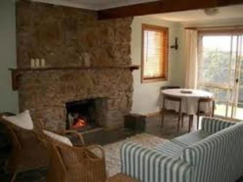 Mistover Cottage - Hotel Accommodation 0