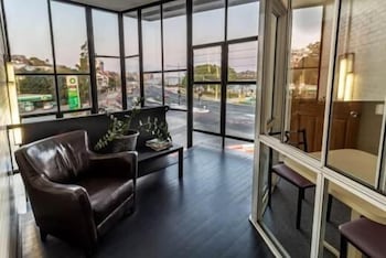 Kingsford Riverside Inn - Hotel Accommodation 1