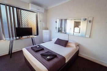 Kingsford Riverside Inn - Hotel Accommodation 3