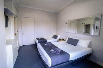 Kingsford Riverside Inn - Hotel Accommodation 5