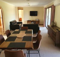 Annies Holiday Units - Hotel Accommodation
