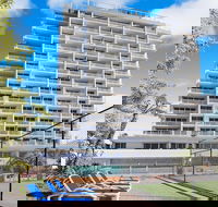 Elouera Tower Beachfront Apartments - Hotel Accommodation